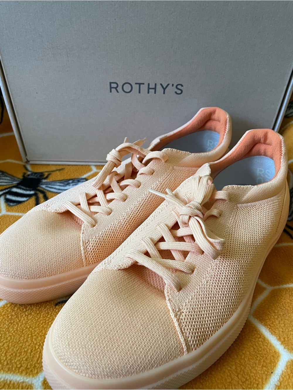 New in Box Rothy’s The‎ RS02 Sneaker Women’s Size 12.5 Creamsicle RARE 🍊🍦🍊